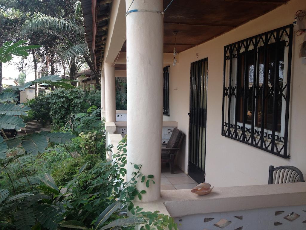 Leybato Beach Hotel Fajara Extérieur photo
